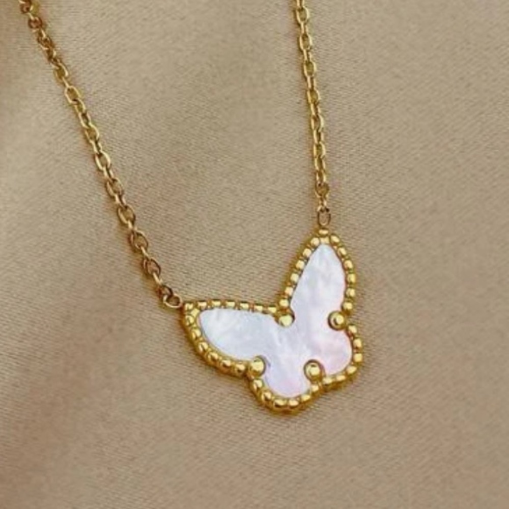 NWOT Butterfly Mother of Pearl Stainless Steel 18K Gold Plated Necklace 16” 2”